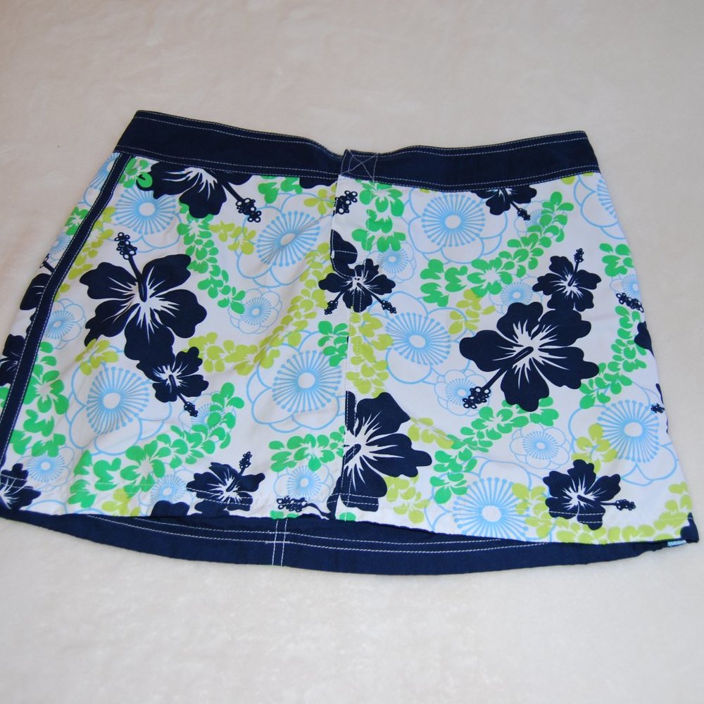 Reversible swim skirt cover-up